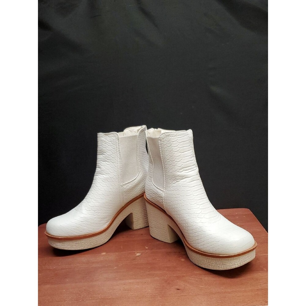 Pierre Dumas Clue-7 White Chunky Heel Snake Skin Pattern Ankle Boots Size 6.5